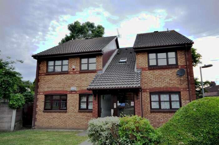 1 Bedroom Flat To Rent In Lowry Crescent, Colliers Wood Borders, CR4