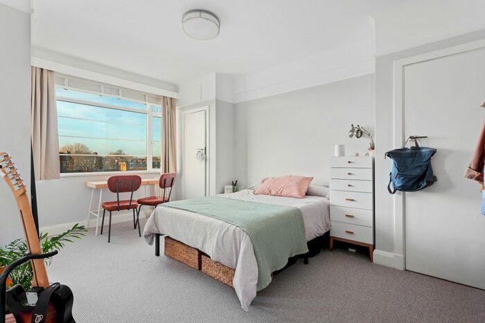 Studio To Rent In Balham High Road, London, SW17