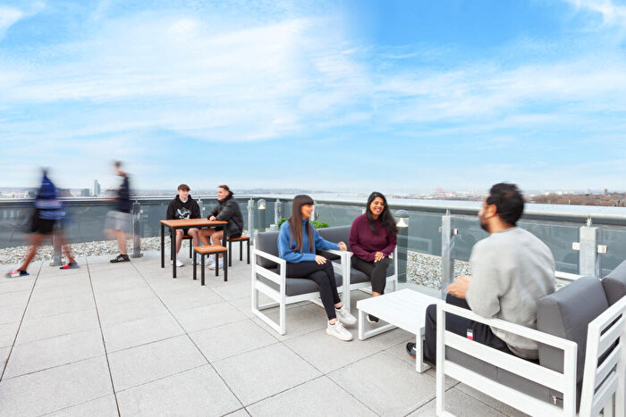 Apartment To Rent In Erskine Street, Liverpool, L6