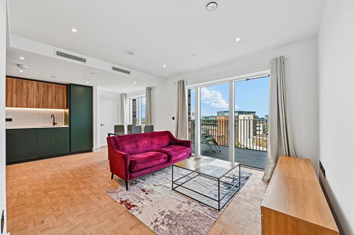 2 Bedroom Flat To Rent In Munstead Apartments, One Clapham, London, SW11