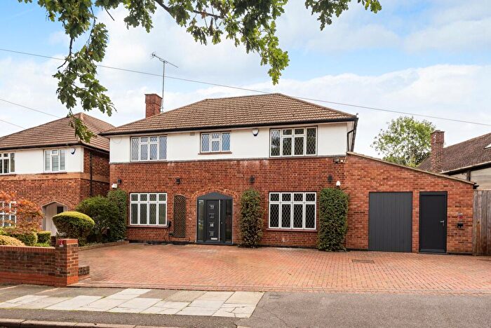 5 Bedroom Detached House For Sale In Cheney Street, Pinner, HA5