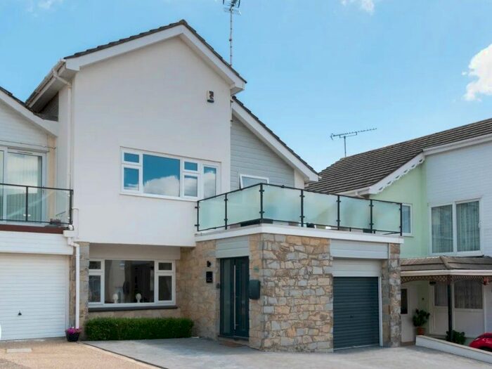 3 Bedroom Detached House To Rent In Warwick Close, Torquay TQ1