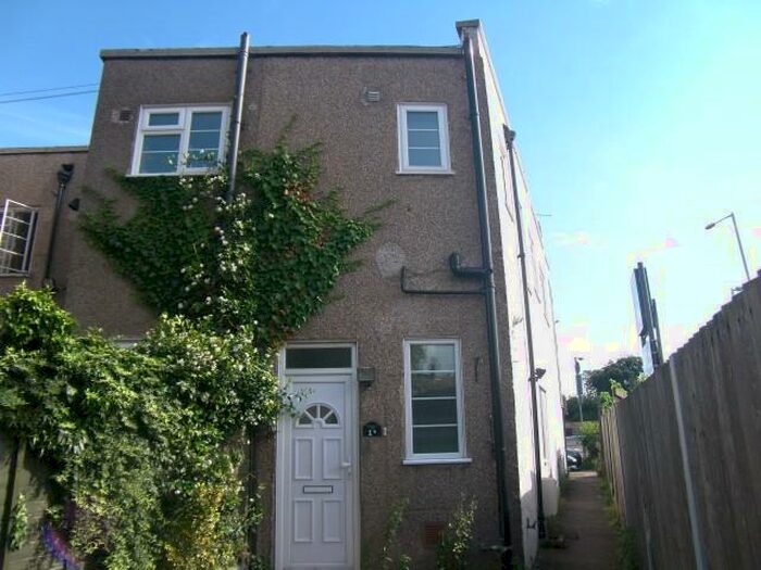 1 Bedroom Maisonette To Rent In Denbar Parade, Romford, Essex, RM7