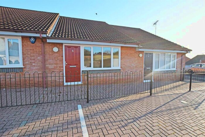 1 Bedroom Flat To Rent In The Court Yard, Holding Street, Rainham, Gillingham, ME8