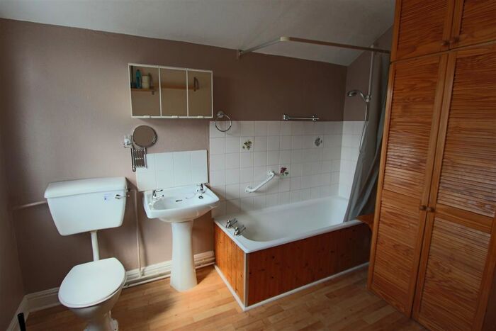 3 Bedroom Property To Rent In King Street, NN16