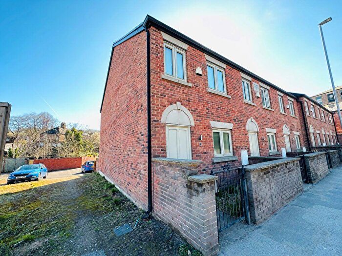 2 Bedroom House To Rent In London Road, Macclesfield, SK11