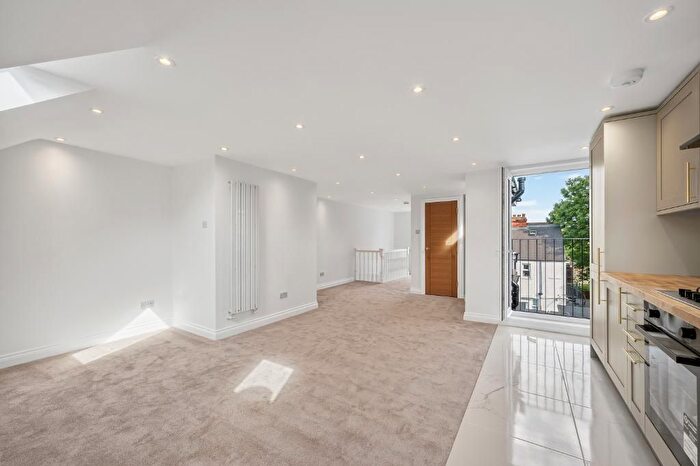 1 Bedroom Studio For Sale In Kingston Road, Wimbledon Chase, London, SW20