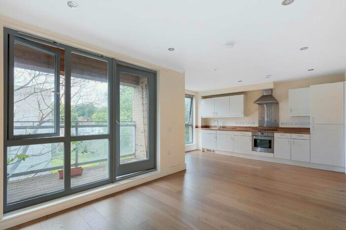 2 Bedroom Apartment To Rent In Cawnpore Street, London, SE19