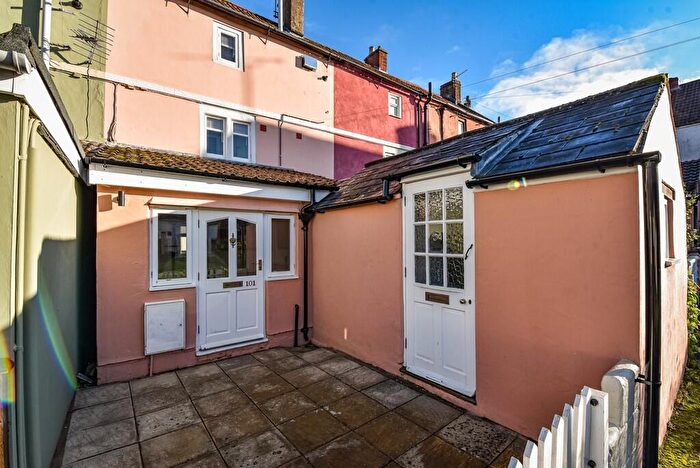 3 Bedroom Terraced House For Sale In London Road, Chippenham, SN15