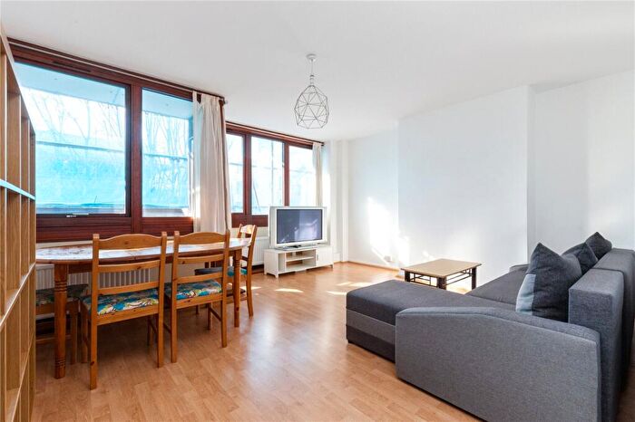 3 Bedroom Apartment To Rent In Purcell Street, London, N1