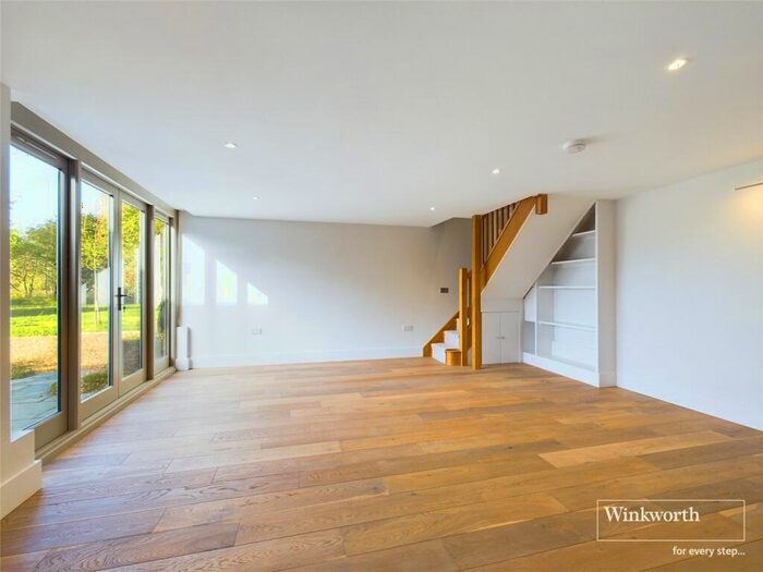 5 Bedroom Detached House For Sale In Islandstone Lane, Hurst, Reading, Berkshire, RG10