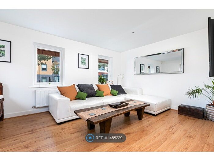 4 Bedroom Terraced House To Rent In Padworth Avenue, Reading, RG2