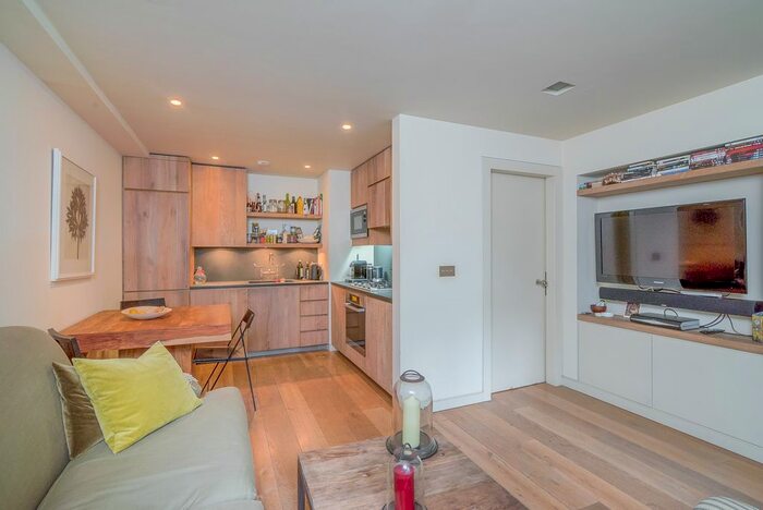 2 Bedroom Flat To Rent In Chiltern Street, London, W1U