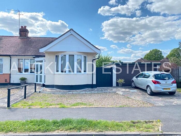 2 Bedroom Semi-Detached Bungalow For Sale In Sherwood Avenue, Potters Bar, EN6
