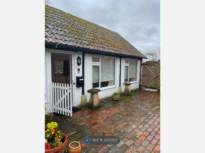 1 Bedroom Maisonette To Rent In Manor Court, Mapledurwell, Basingstoke, RG25