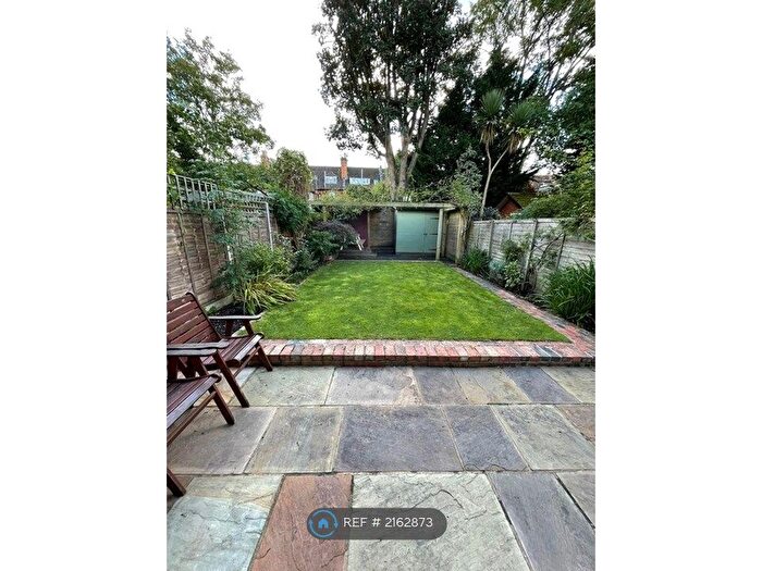 2 Bedroom Flat To Rent In Cricklewood, London, NW2