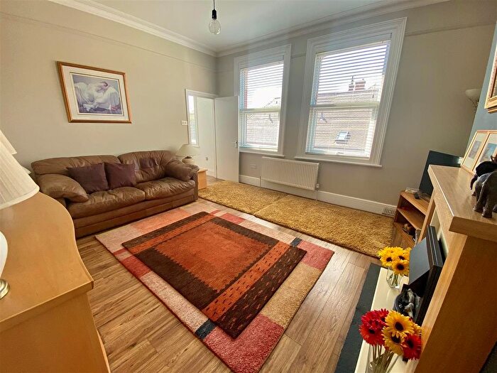 1 Bedroom Flat For Sale In Grassington Road, Eastbourne, BN20