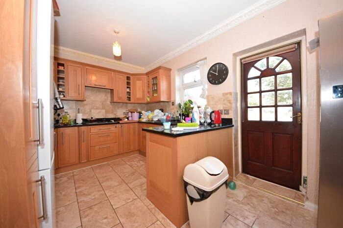 3 Bedroom Terraced House To Rent In Cambridge Road, Seven Kings, IG3