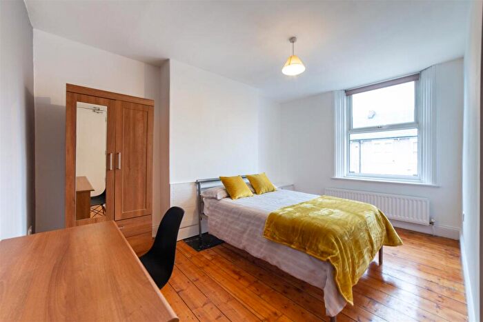 3 Bedroom Flat To Rent In £pppw - Bolingbroke Street, Newcastle Upon Tyne, NE6