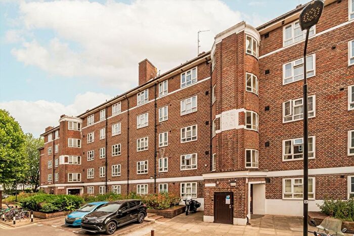 4 Bedroom Flat To Rent In White City Estate, Shepherds Bush, W12