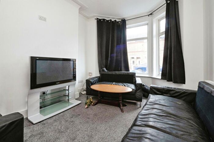 3 Bedroom End Of Terrace House For Sale In Westminster Avenue, Hull, HU8