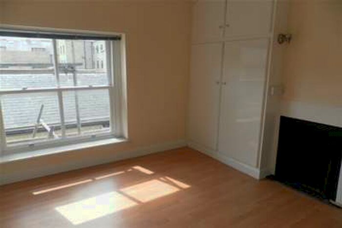 2 Bedroom Flat To Rent In Lord Street, Halifax, HX1
