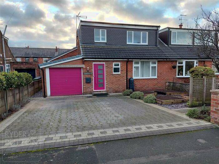 3 Bedroom Semi-Detached House To Rent In Westmorland Avenue, Dukinfield, SK16