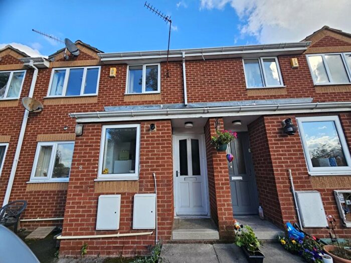 Terraced House To Rent In Chantry Grove, Royston, S71