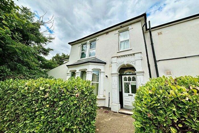 1 Bedroom Flat To Rent In Wanstead Park Avenue, London, E12