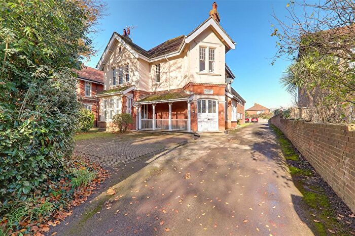 2 Bedroom Flat For Sale In Loxley Gardens, Bulkington Avenue, Worthing, BN14