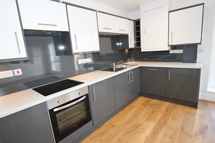 2 Bedroom Apartment To Rent In Elm Walk Place, Cranmer Street, NG3
