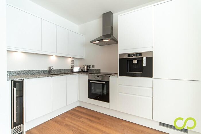 2 Bedroom Flat To Rent In Ilford Hill, Ilford, IG1