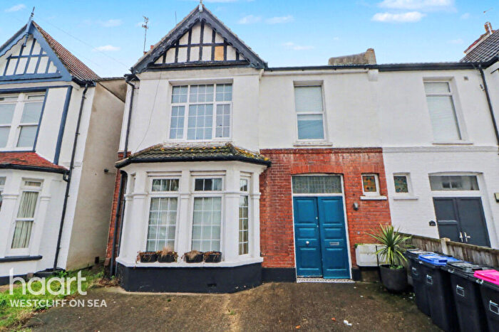 2 Bedroom Flat For Sale In Cotswold Road, Westcliff-On-Sea, SS0