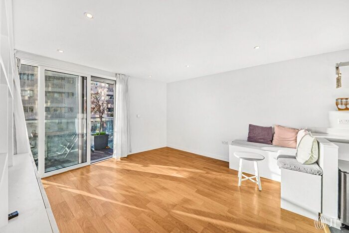 2 Bedroom Flat To Rent In Goodchild Road, London, N4