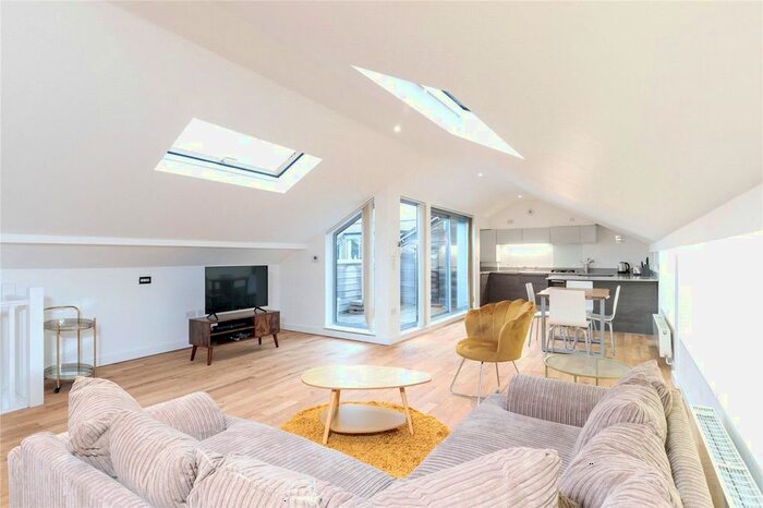 3 Bedroom Flat To Rent In Abbey Street, London, SE1