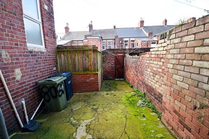 2 Bedroom Flat For Sale In Fern Dene Road, Bensham, Gateshead, NE8