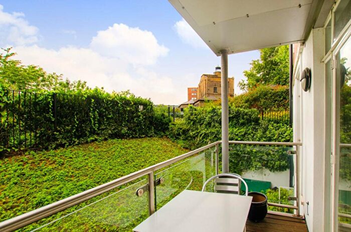 2 Bedroom Flat To Rent In Myddelton Passage, Clerkenwell, London, EC1R