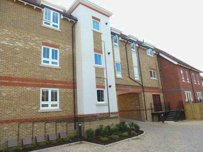 2 Bedroom Apartment To Rent In Kingfisher Drive, Maidenhead, SL6
