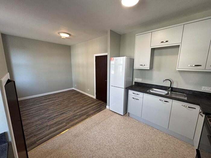 2 Bedroom Flat To Rent In Hilltown, Dundee, DD3