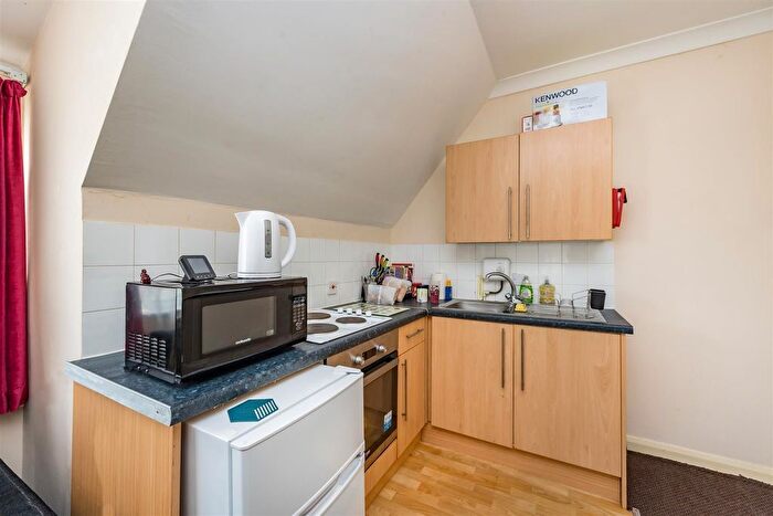 1 Bedroom Flat To Rent In Broadwater Road, Broadwater, Worthing, BN14