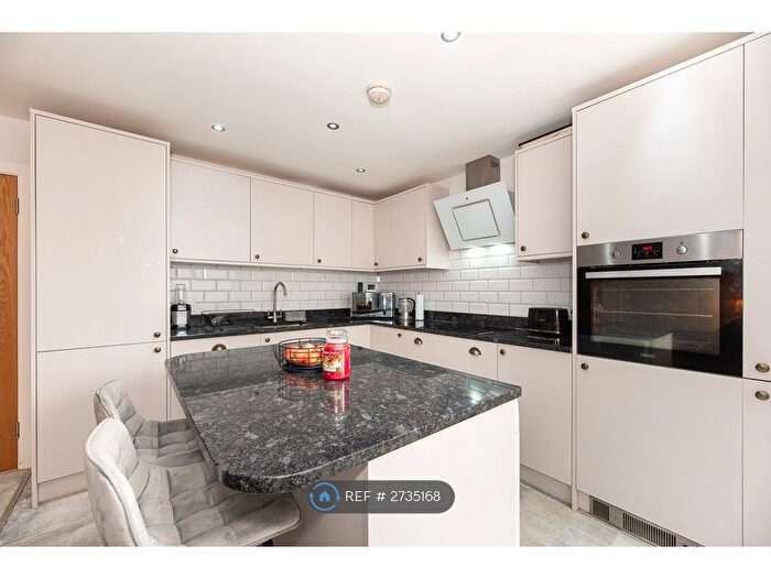 2 Bedroom Flat To Rent In Maple House, Shenfield, Brentwood, CM15