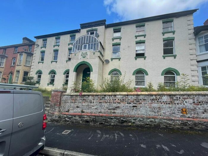 3 Bedroom Flat To Rent In Plas Dinam, Norton Terrace, Llandrindod Wells, LD1