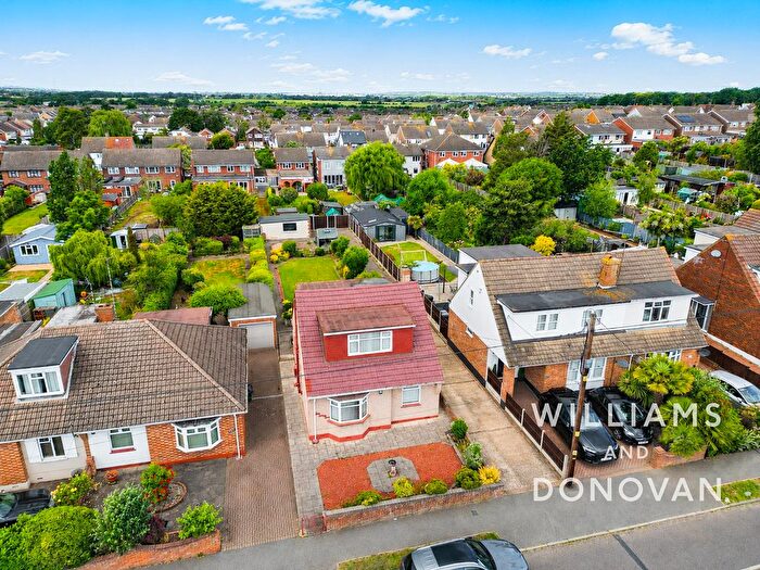 3 Bedroom Chalet For Sale In Manor Road, Benfleet, SS7
