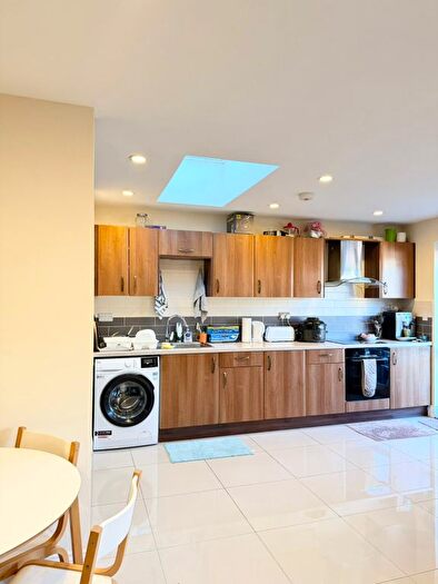 5 Bedroom Semi Detached House To Rent In Boundary Road, London, N22