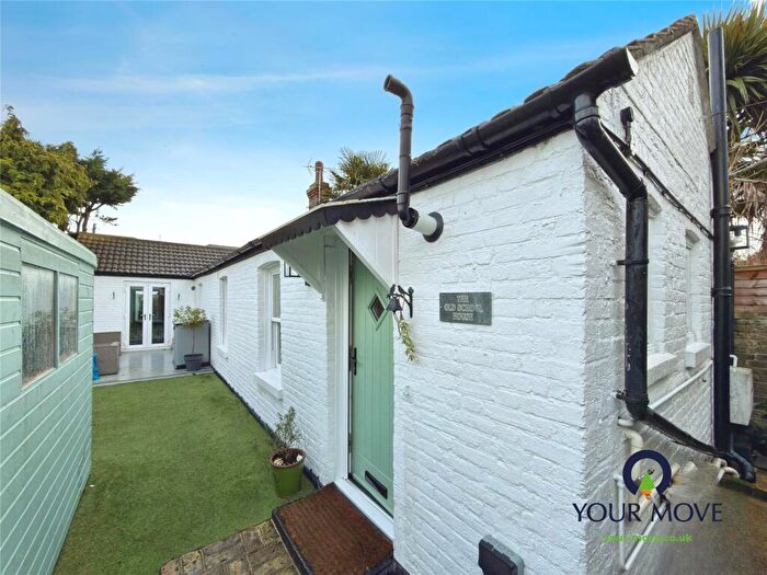 2 Bedroom Bungalow For Sale In Edge End Road, Broadstairs, Kent, CT10