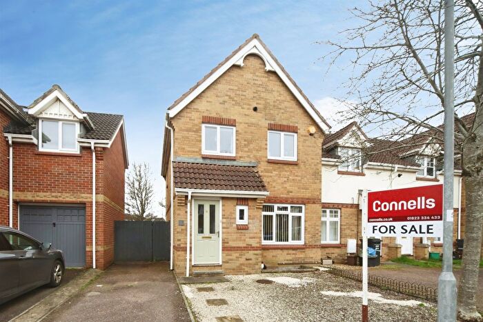 3 Bedroom End Terrace House For Sale In Eaton Crescent, Taunton, TA2