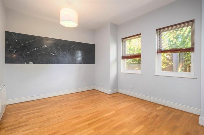 1 Bedroom Flat To Rent In Westcar Lane, Walton-On-Thames, KT12