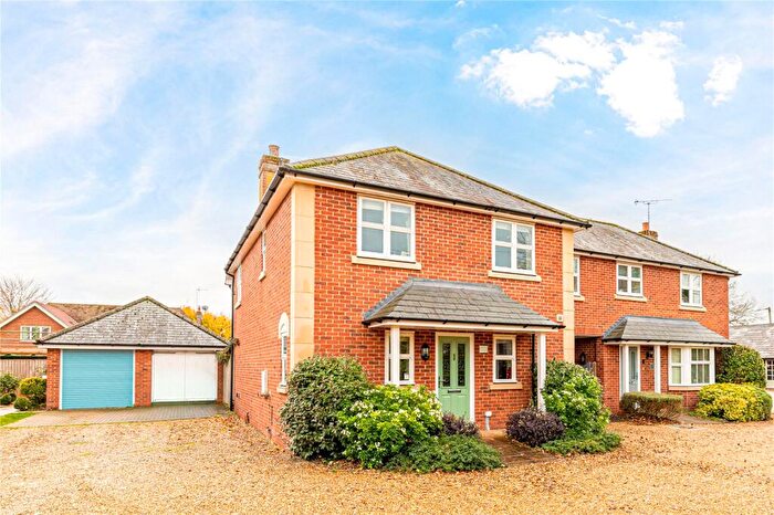 3 Bedroom Link Detached House For Sale In Cygnet Place, Pewsey, Wiltshire, SN9