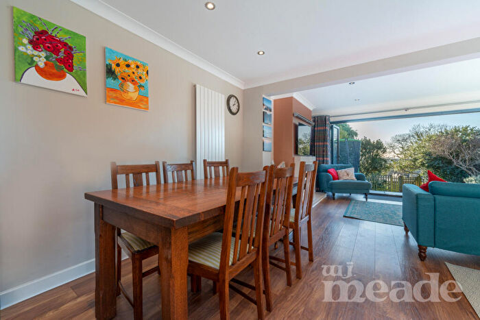 3 Bedroom End Of Terrace House For Sale In Arabia Close, E4