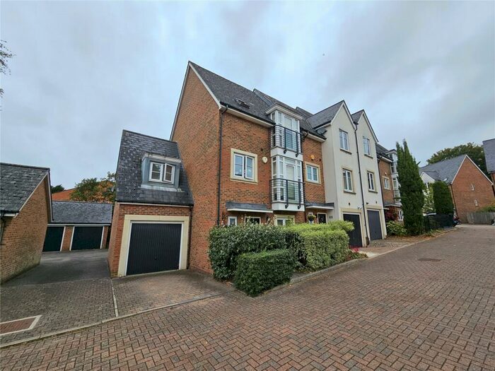 4 Bedroom Terraced House To Rent In Caberfeigh Close, Redhill, Surrey, RH1